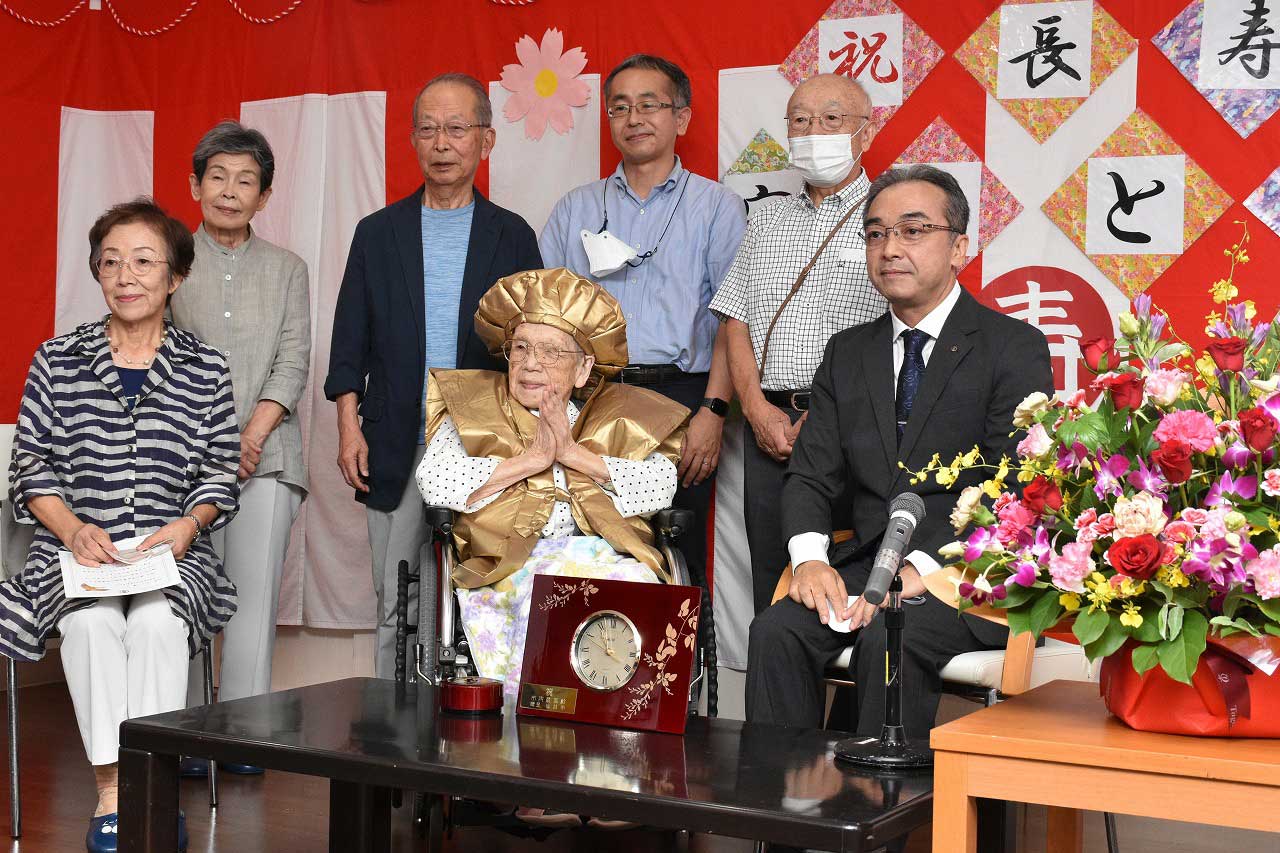 110歳ようぼく かくしゃくと - 県内最高齢者として長寿のお祝い 宮城の